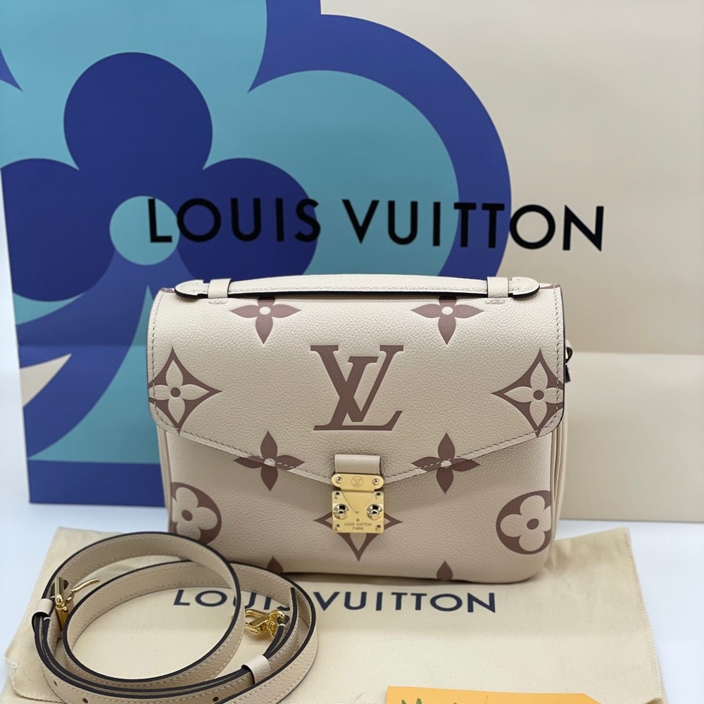 ❌❌sold❌❌Louis Vuitton Bi-Color Pouchette Métis